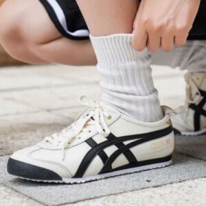 Onitsuka Tiger Maxico 66 Cream Black sneakers with premium leather upper and original box.