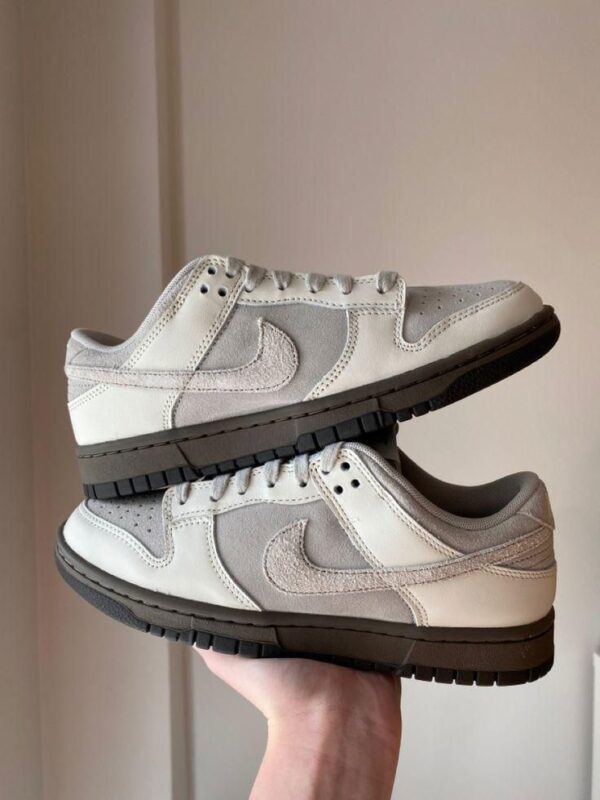 Top view of Nike SB Dunk Ironstone in showroom quality