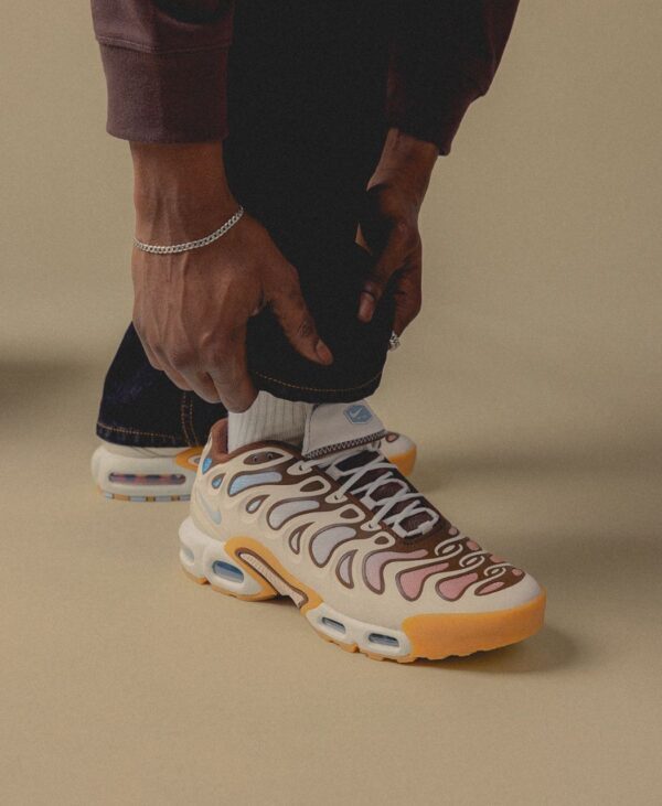 Top view of Nike AirMax Plus TN Drift Phantom Cacao sneakers