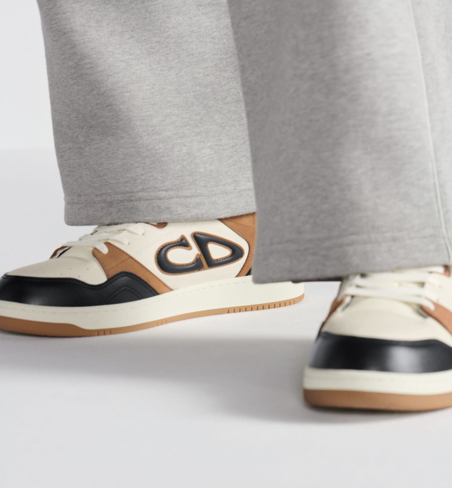 3f230c09-05a8-4eba-9d9c-5b4f2d49ee42 Christian Dior 2025 Authentic Luxury Sneakers – Limited Edition https://mfbuddy.com